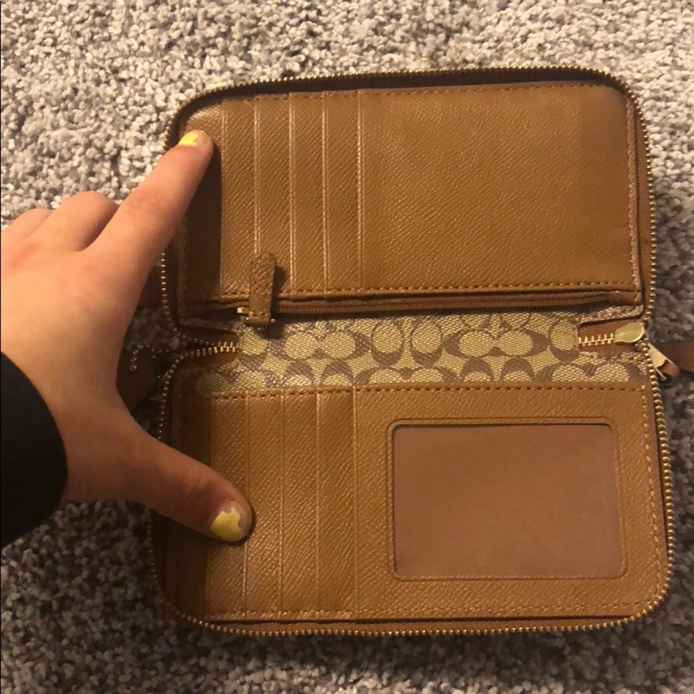Coach wristlet - Picture 2 of 6